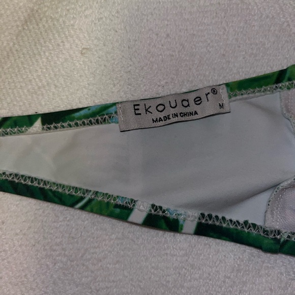 Beautiful, Ekouaer Green 2 Piece Swimwear, Size M - Picture 7 of 7